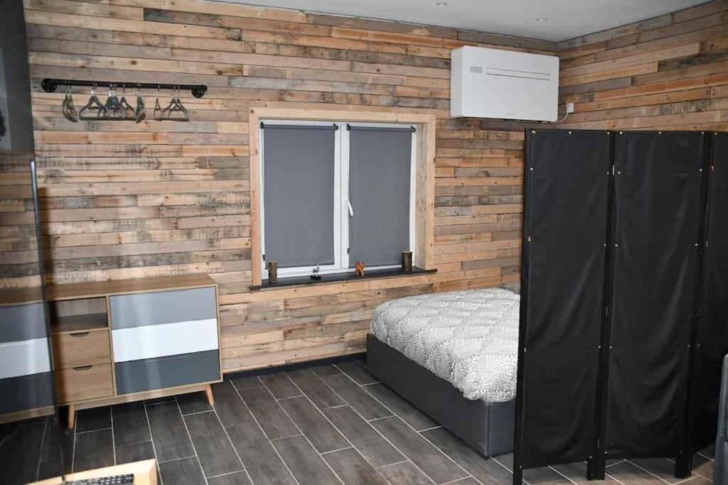 Logement In Wood Брюжлет Экстерьер фото
